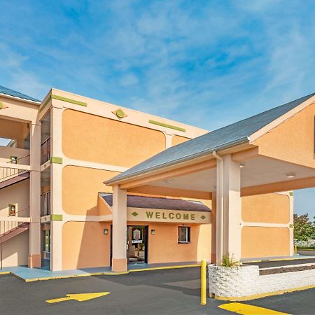 Super 8 Hotel Ashland Buitenkant foto